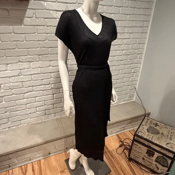 Lush Black Textured Midi Dress Small | Minimalist Luxe Belted V-Neck EU Chic - Picture 6 of 16